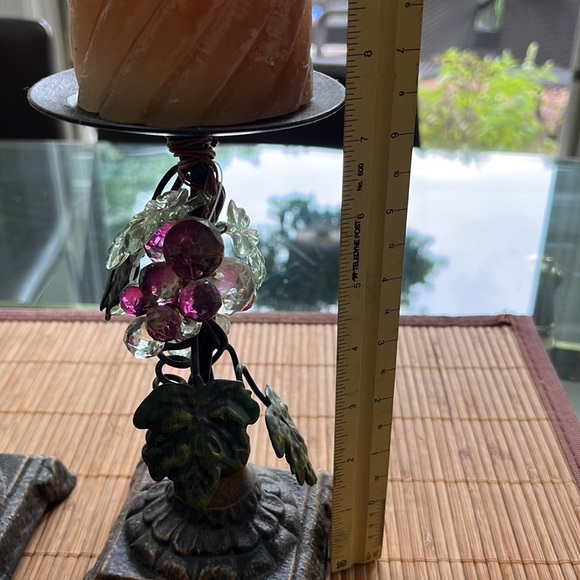 Two candle sticks with grapevine theme - Picture 4 of 6